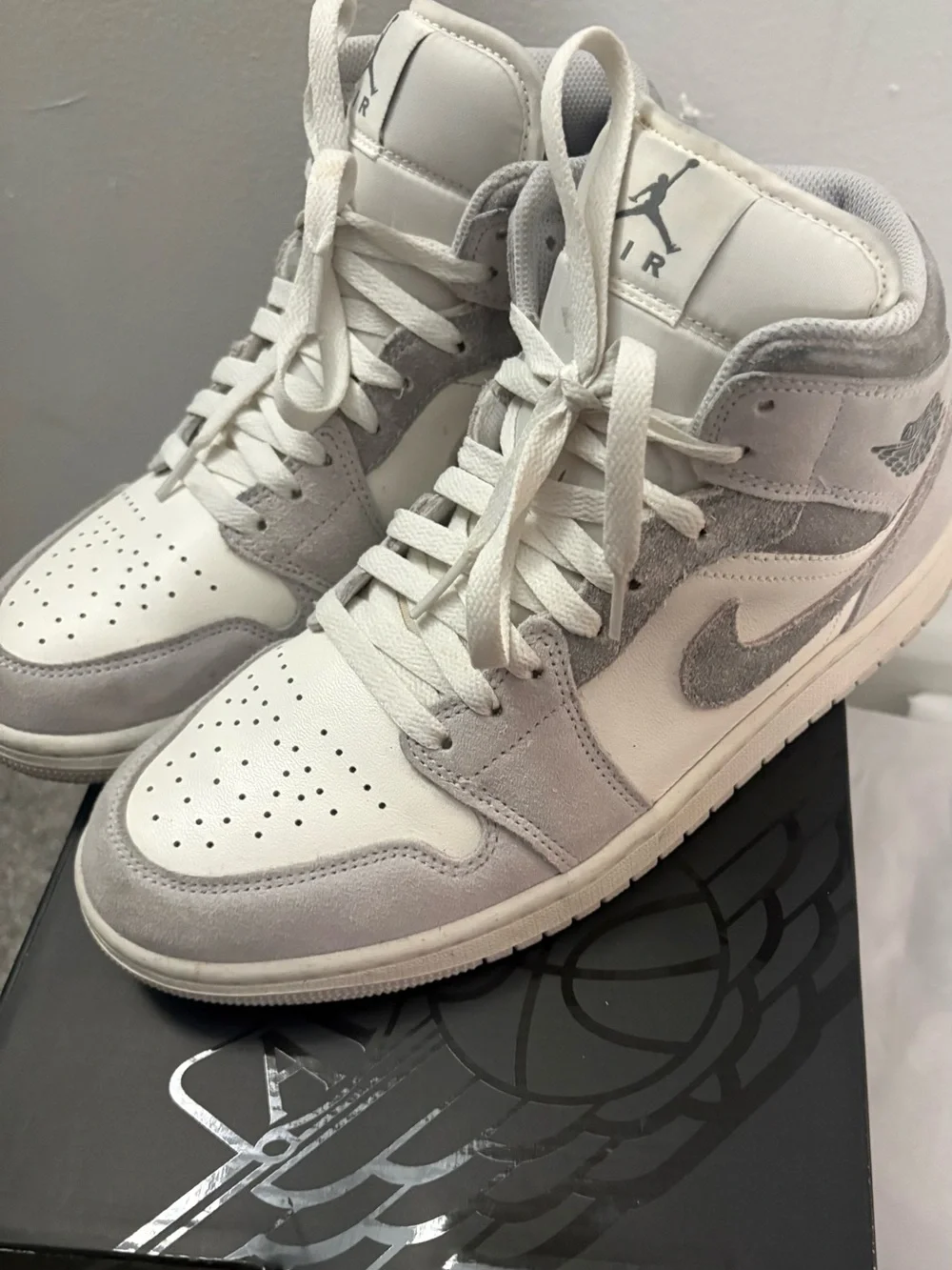 Jordan Air Men’s Jordan 1 Mid SE White & Light Gray Suede